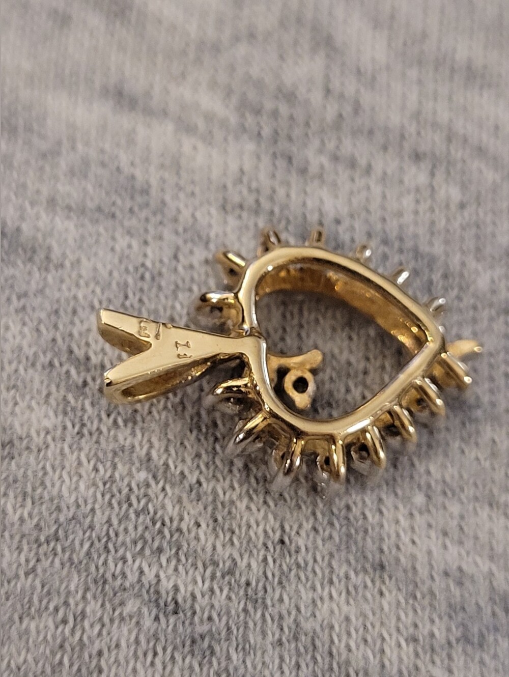 10kt Gold Heart Pendant Necklace with Clear Accents. - Picture 4 of 6